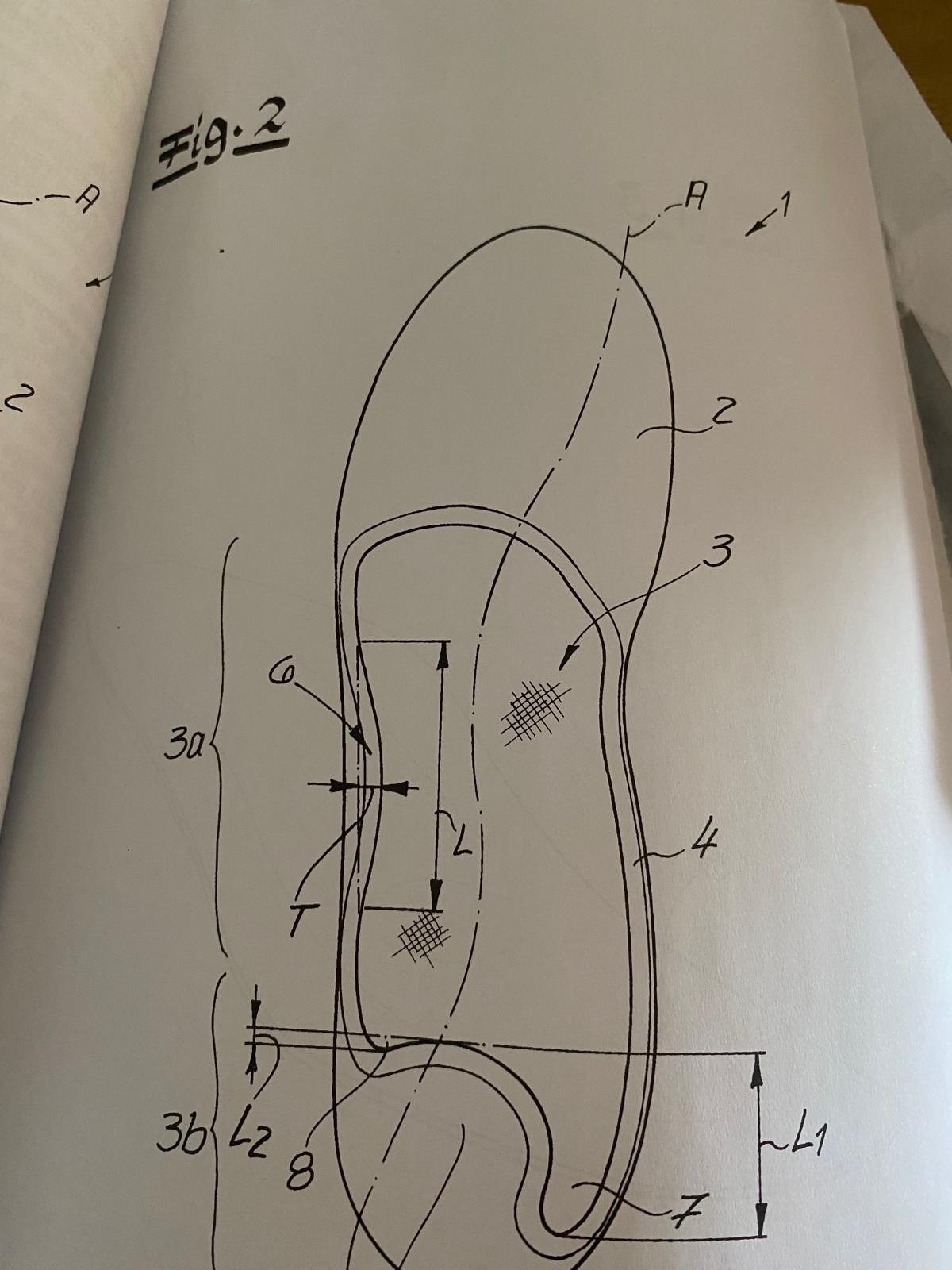 Patentzeichnung Fig. 2 der Winsole Schuheinlage: Draufsicht mit Bemaßung von Mittel- und Rückfuß