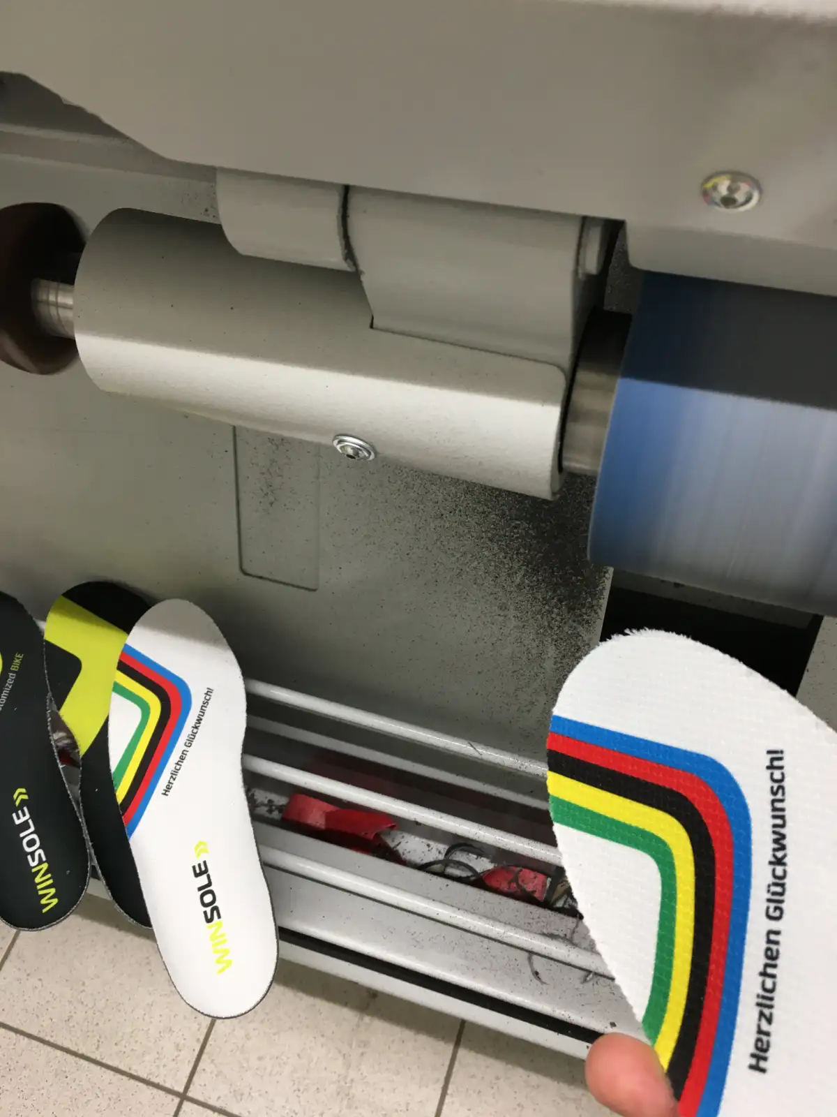 Präzisionsfertigung maßgefertigter Rennrad-Einlegesohlen – Made in Germany